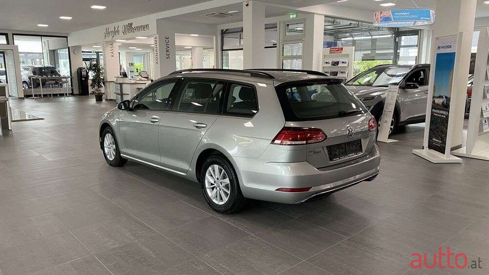 2017' Volkswagen Golf photo #3