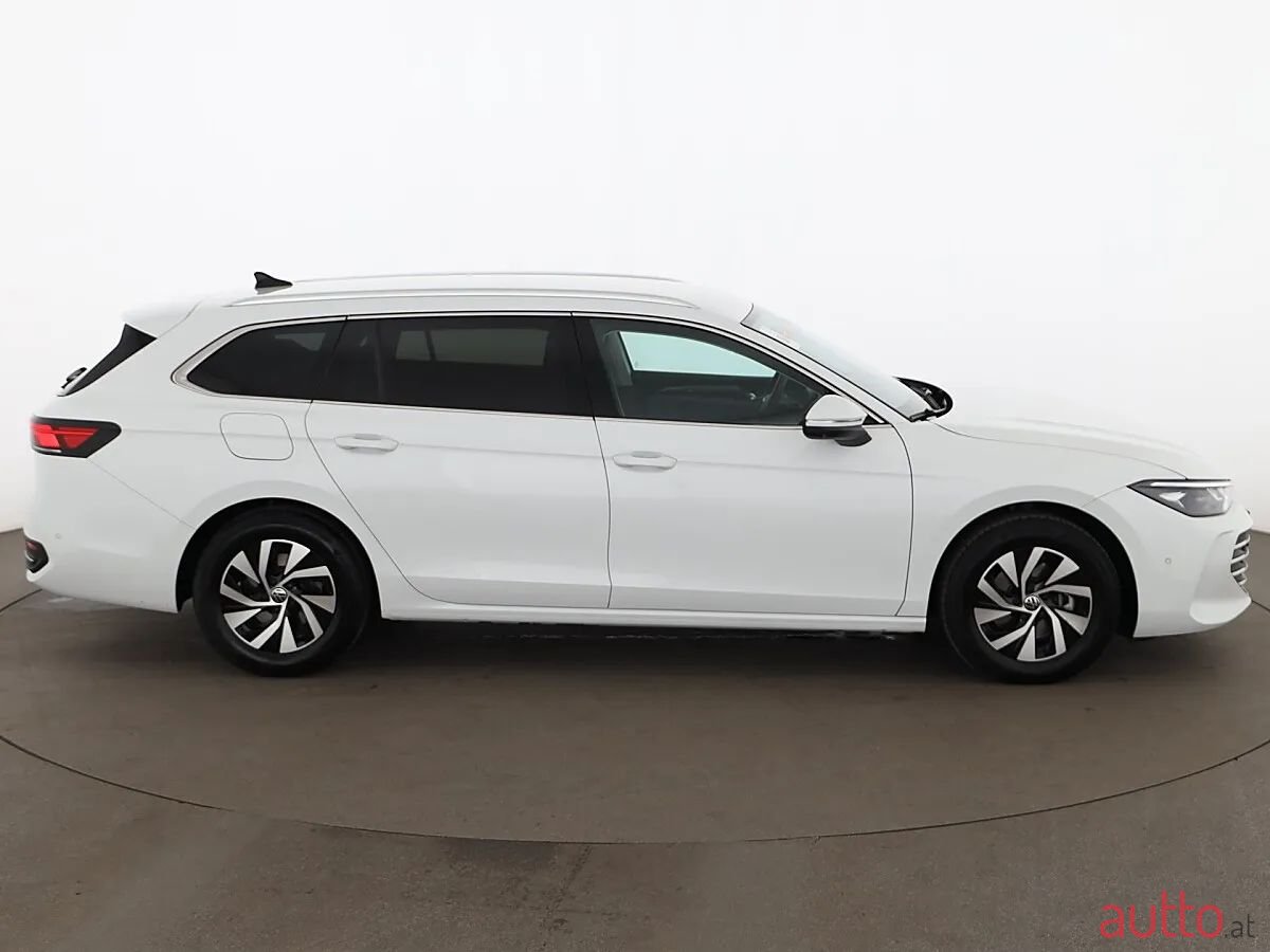 2024' Volkswagen Passat photo #3