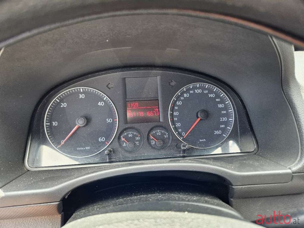 2007' Volkswagen Touran photo #3