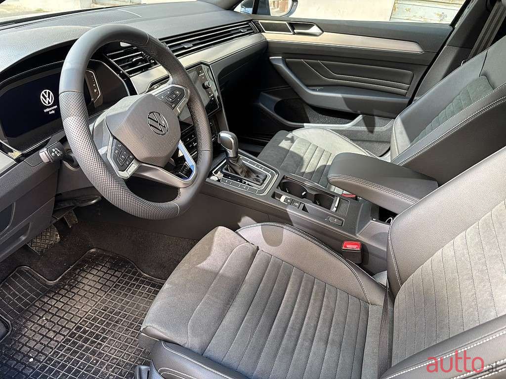 2024' Volkswagen Passat photo #4