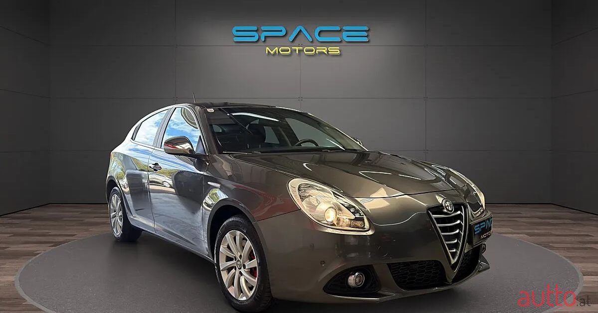 2015' Alfa Romeo Giulietta photo #3