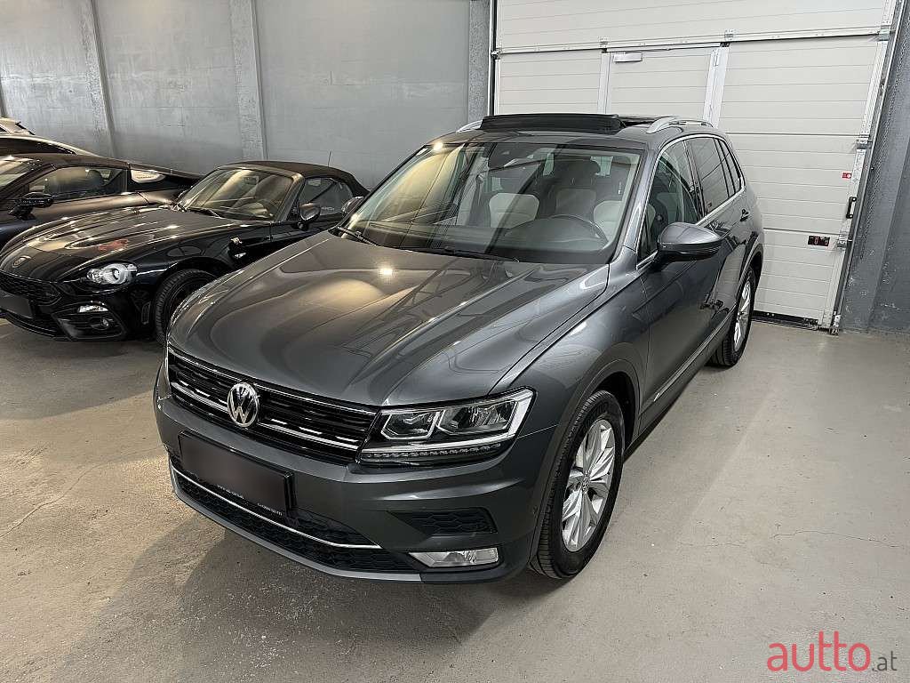 2016' Volkswagen Tiguan photo #5