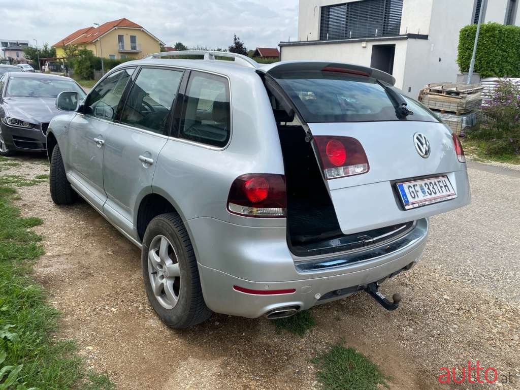 2008' Volkswagen Touareg photo #5