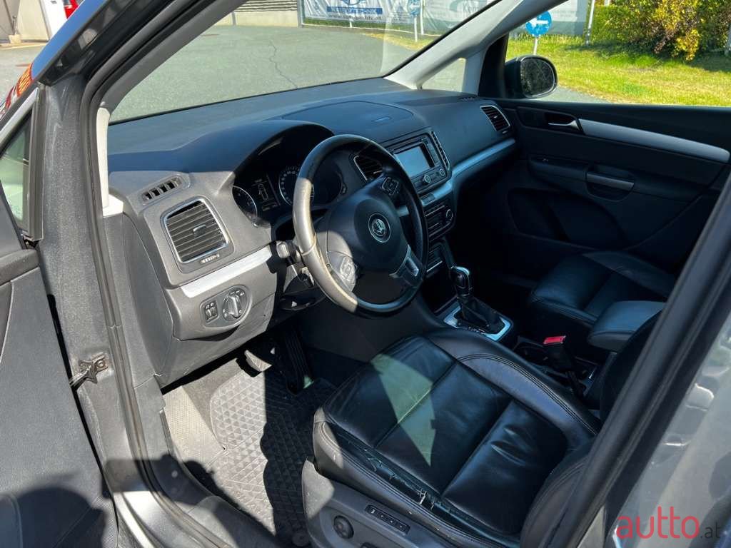 2011' Volkswagen Sharan photo #4