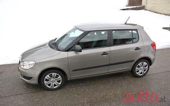 2012' Skoda Fabia photo #2