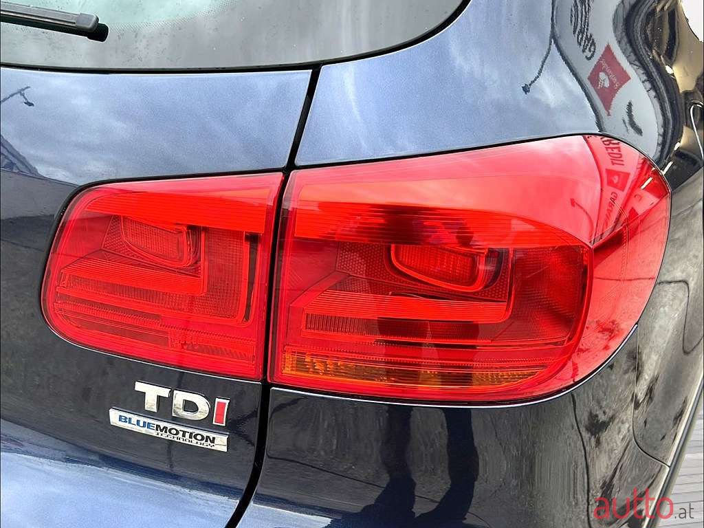 2012' Volkswagen Tiguan photo #3