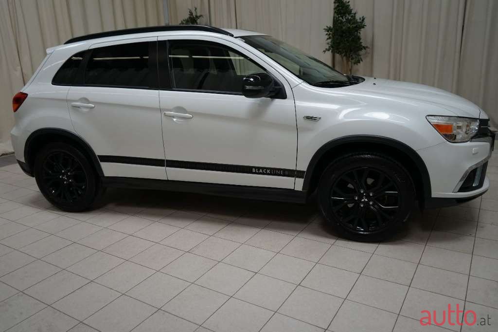 2019' Mitsubishi ASX photo #2