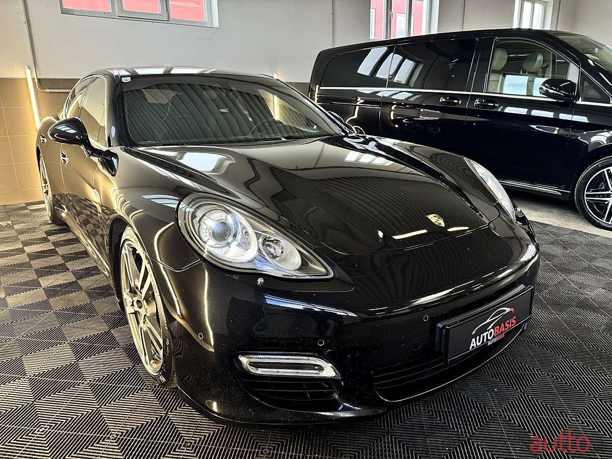 2011' Porsche Panamera photo #3