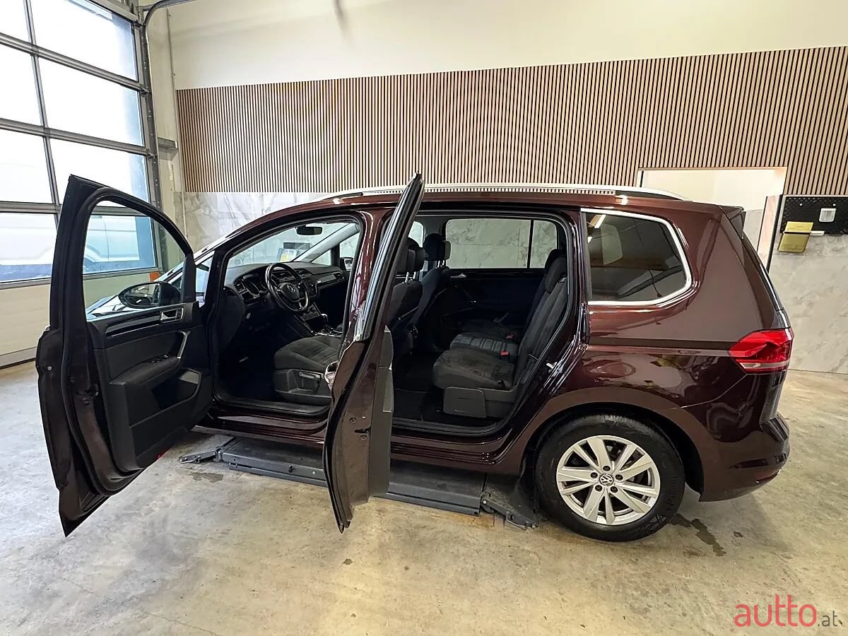 2019' Volkswagen Touran photo #3