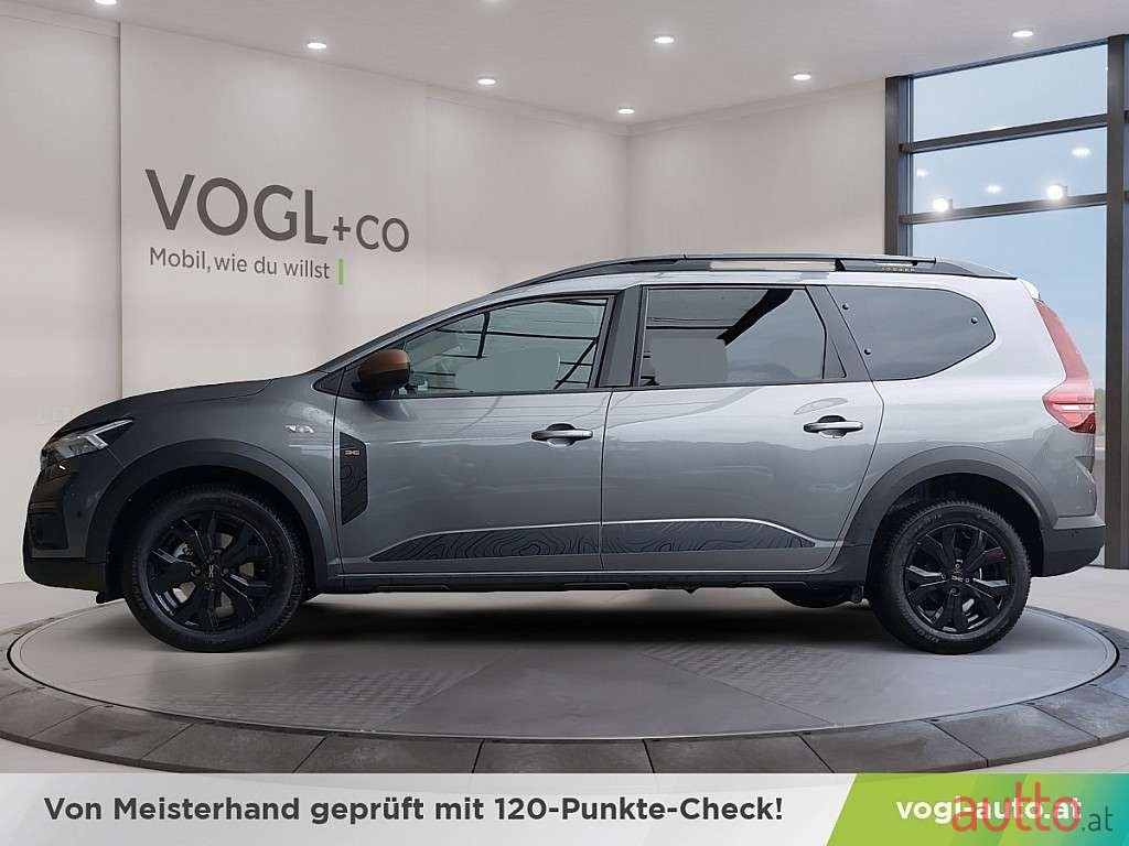 2024' Dacia Jogger photo #2