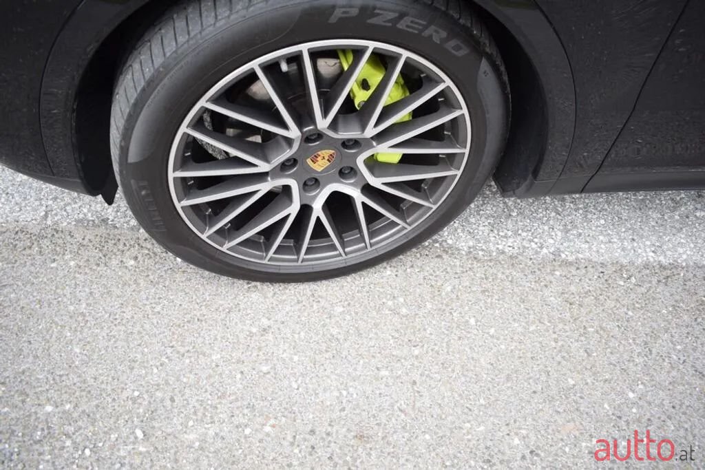 2021' Porsche Cayenne photo #6