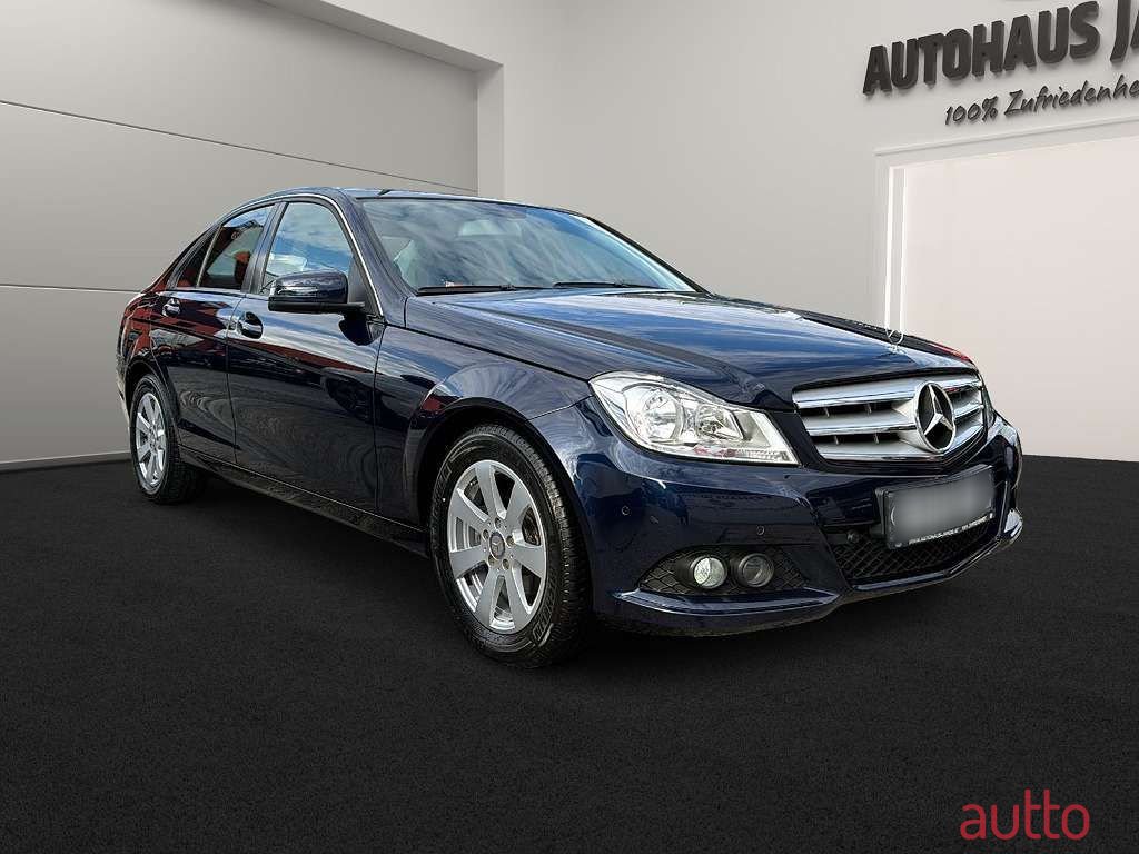 2013' Mercedes-Benz C-Klasse photo #3