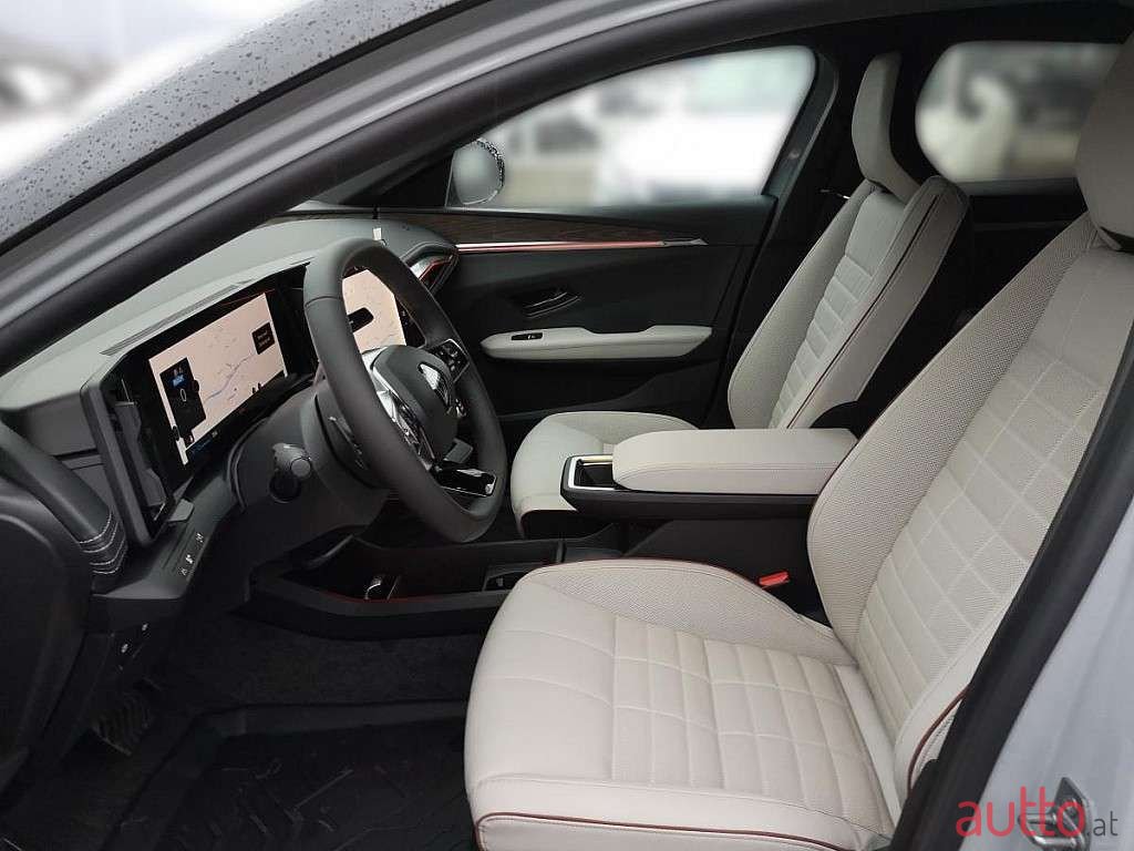 2023' Renault Megane photo #5