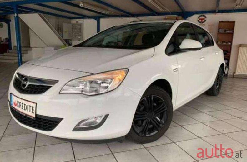 2011' Opel Astra photo #1