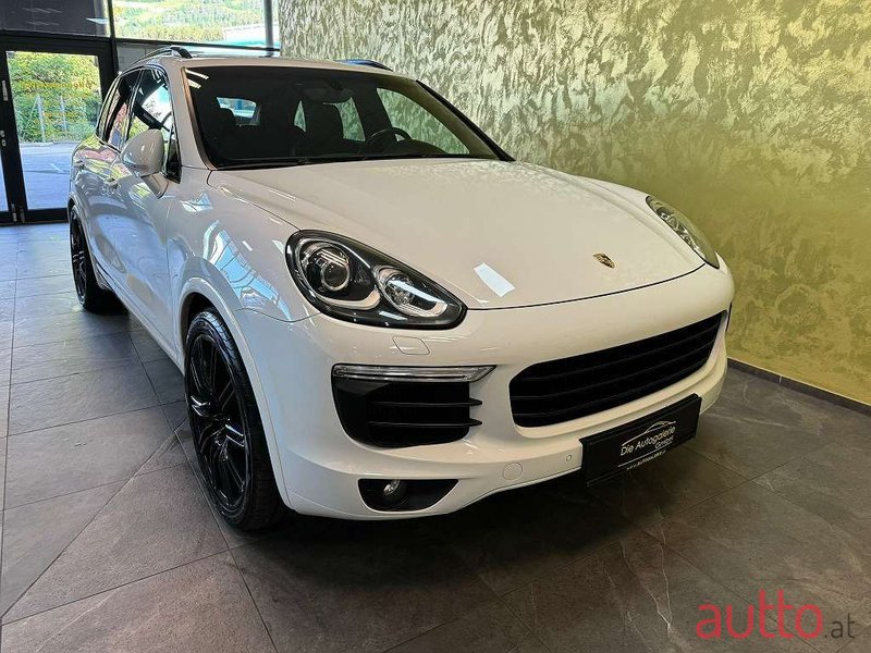 2015' Porsche Cayenne photo #3