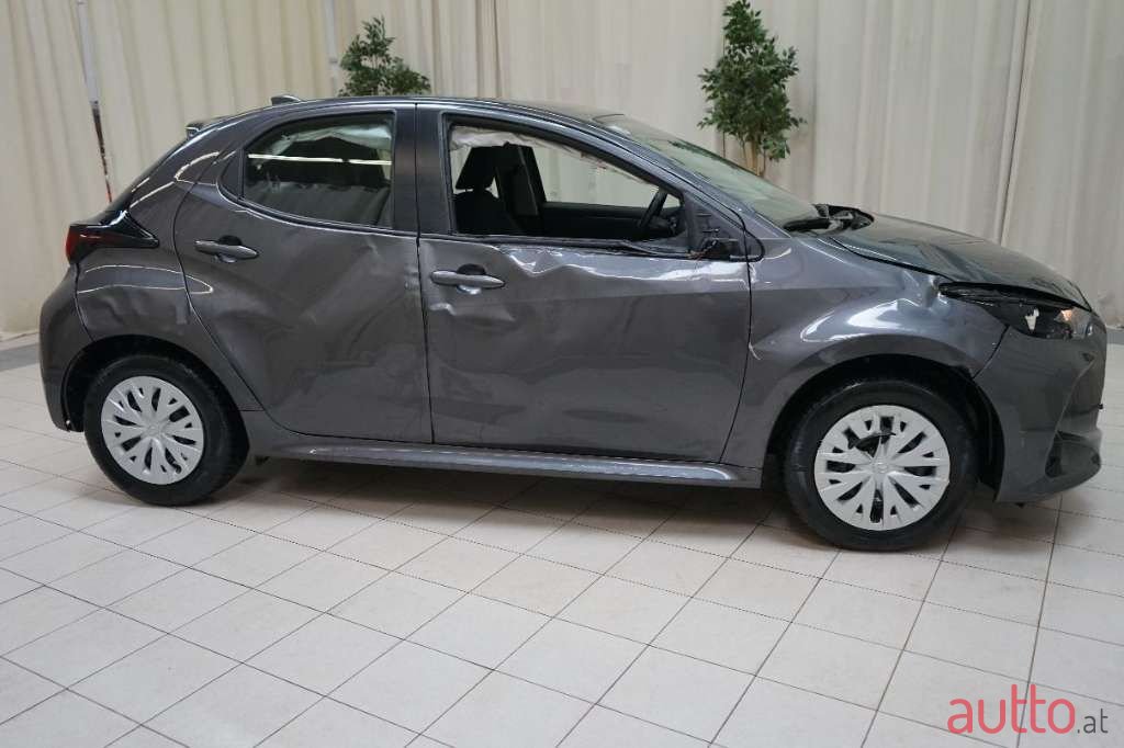 2021' Toyota Yaris photo #6