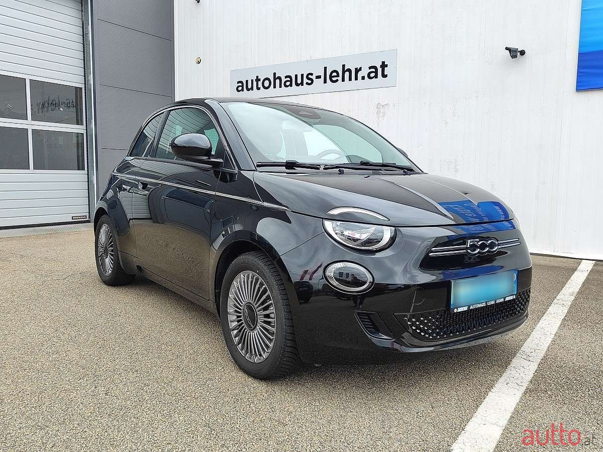 2023' Fiat 500e photo #2