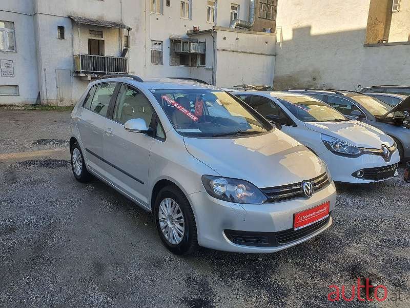 2011' Volkswagen Golf photo #3