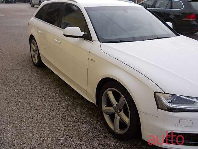 2012' Audi A4 photo #1