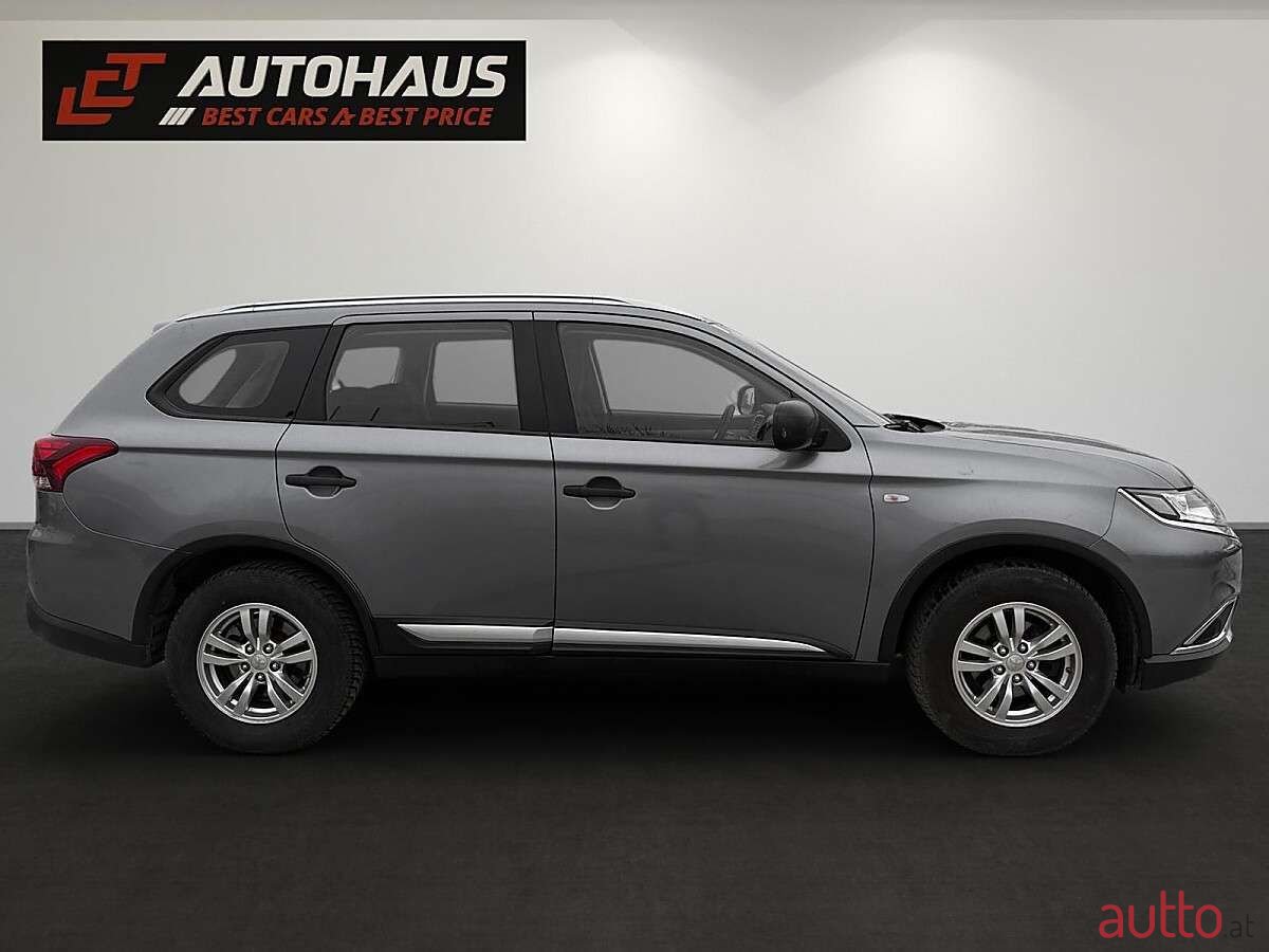 2017' Mitsubishi Outlander photo #5