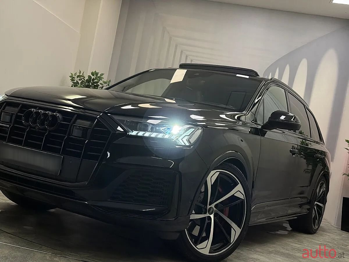 2020' Audi Q7 photo #1