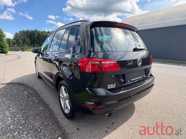 2017' Volkswagen Golf photo #4