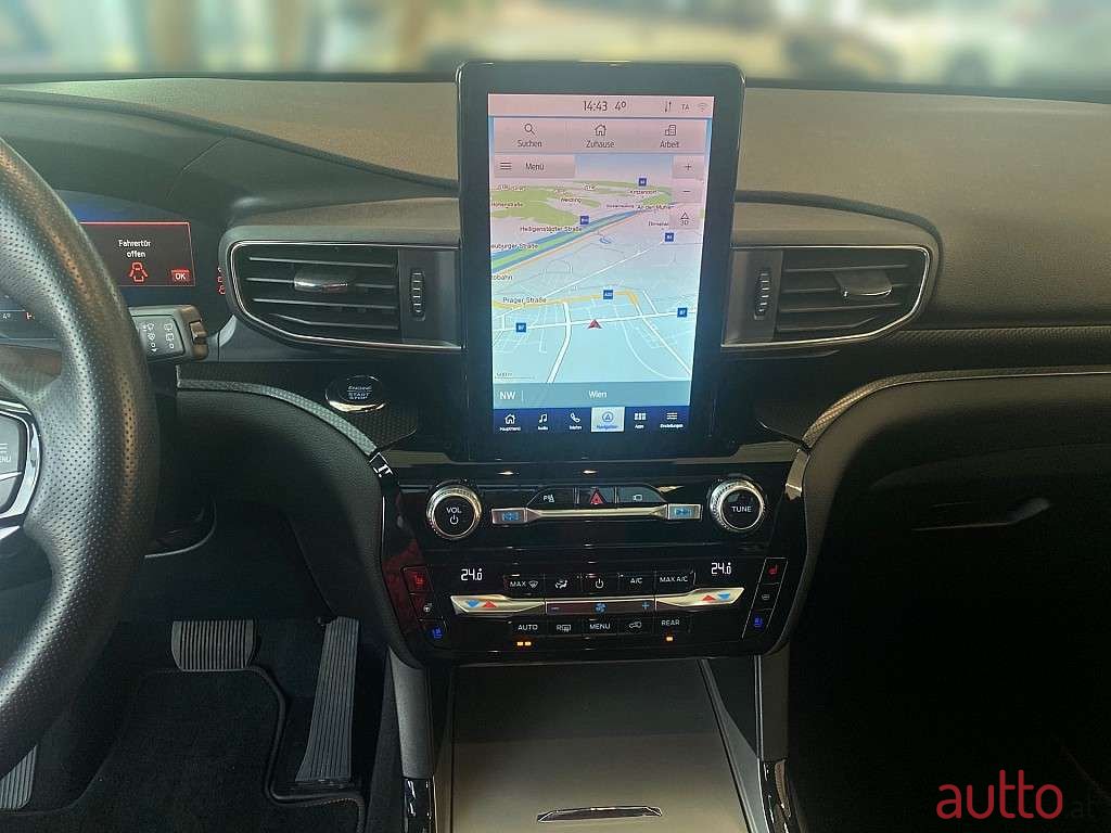 2022' Ford Explorer photo #4