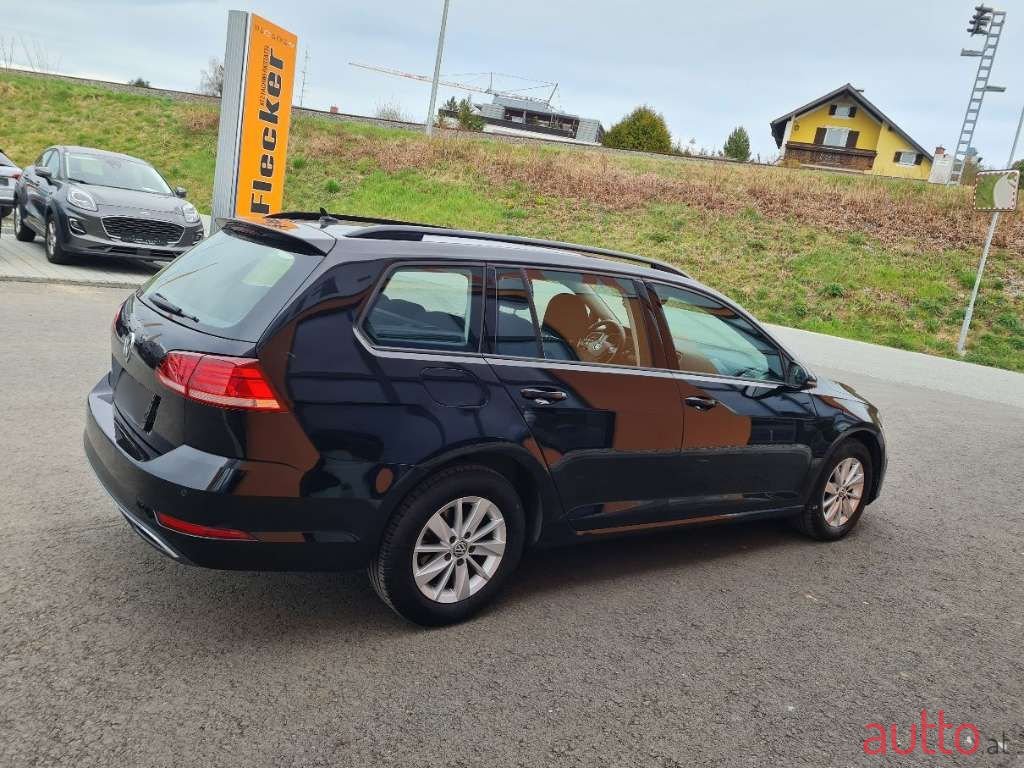 2019' Volkswagen Golf photo #6