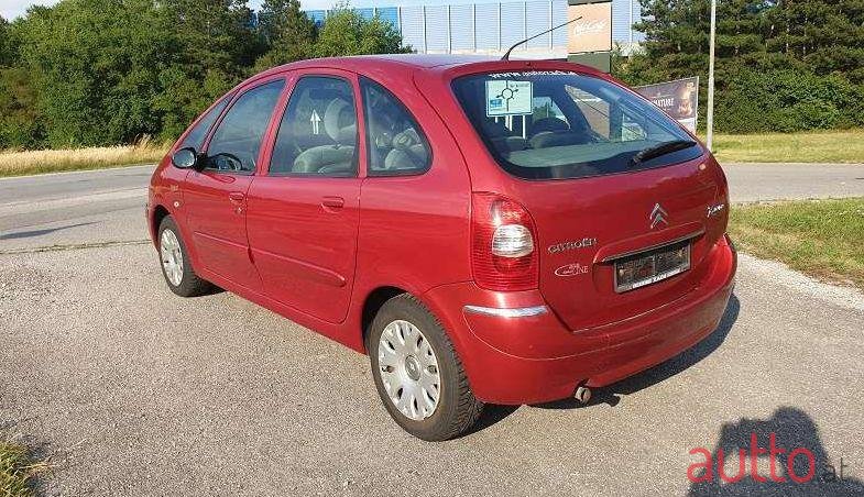 2010' Citroen Xsara photo #2