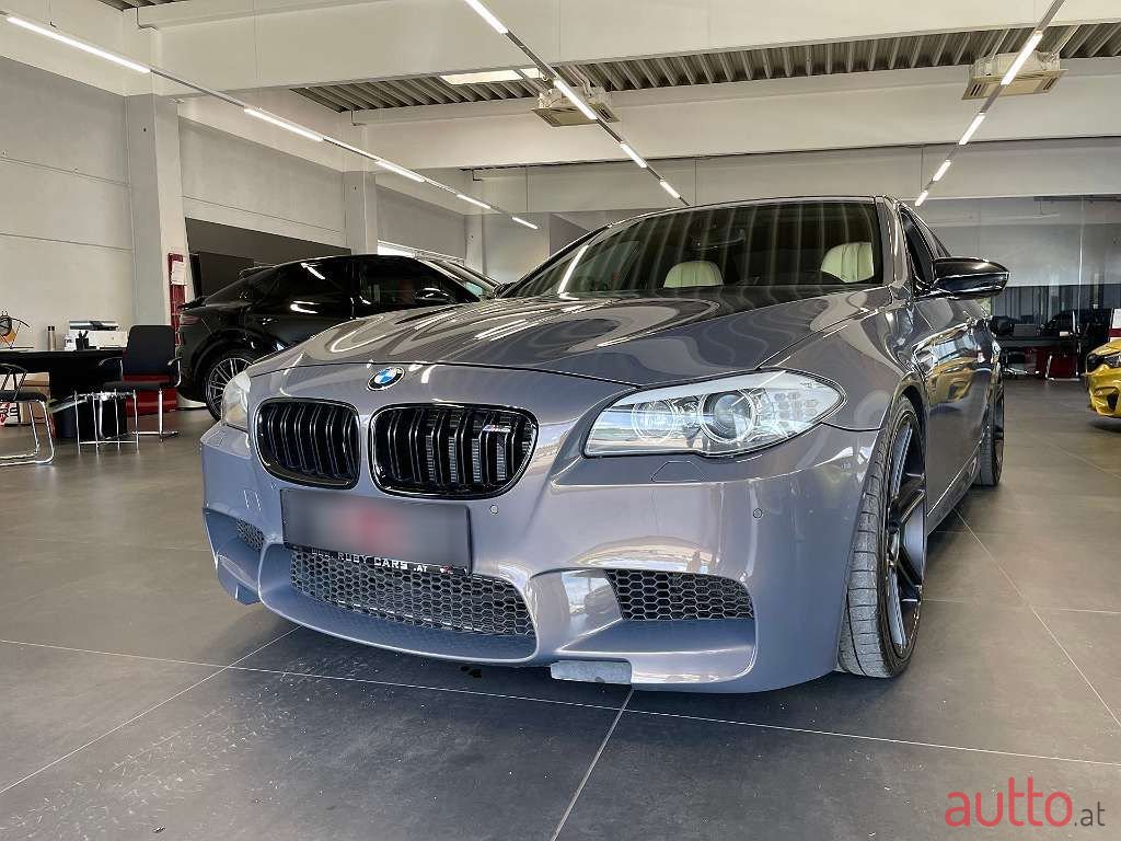 2011' BMW 5Er-Reihe photo #6