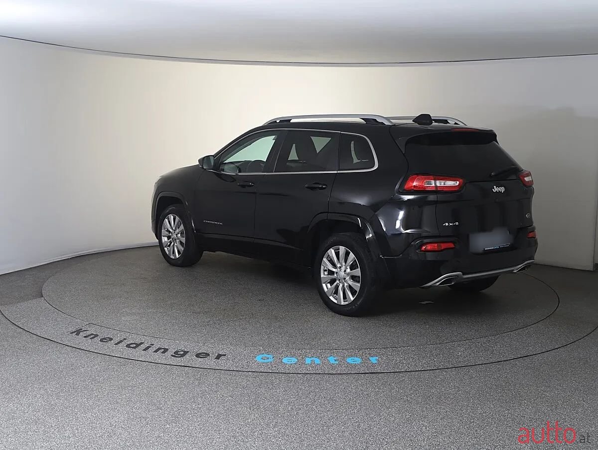 2018' Jeep Cherokee photo #2