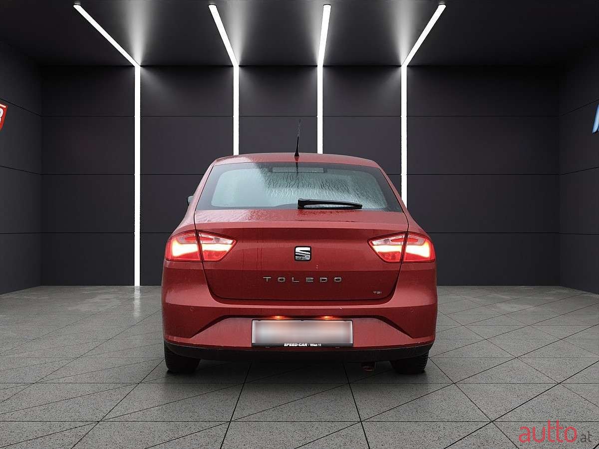 2013' SEAT Toledo photo #5
