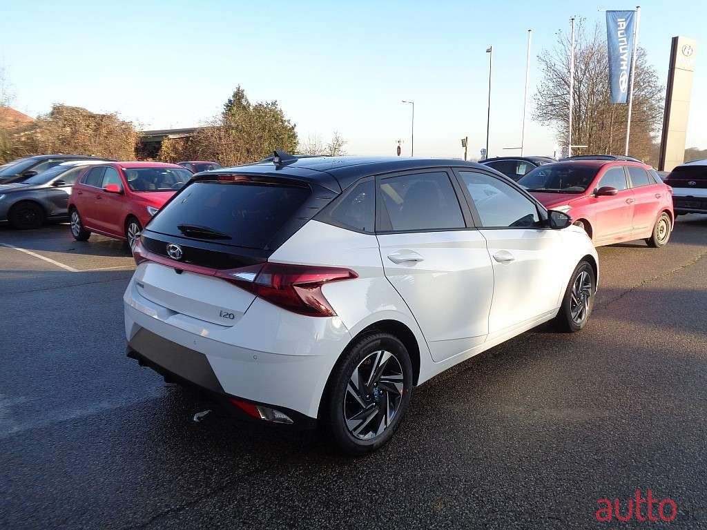2023' Hyundai i20 photo #3