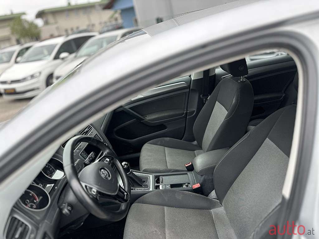 2015' Volkswagen Golf photo #6