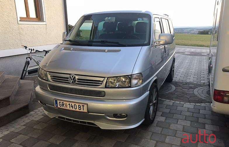2002' Volkswagen Multivan photo #1