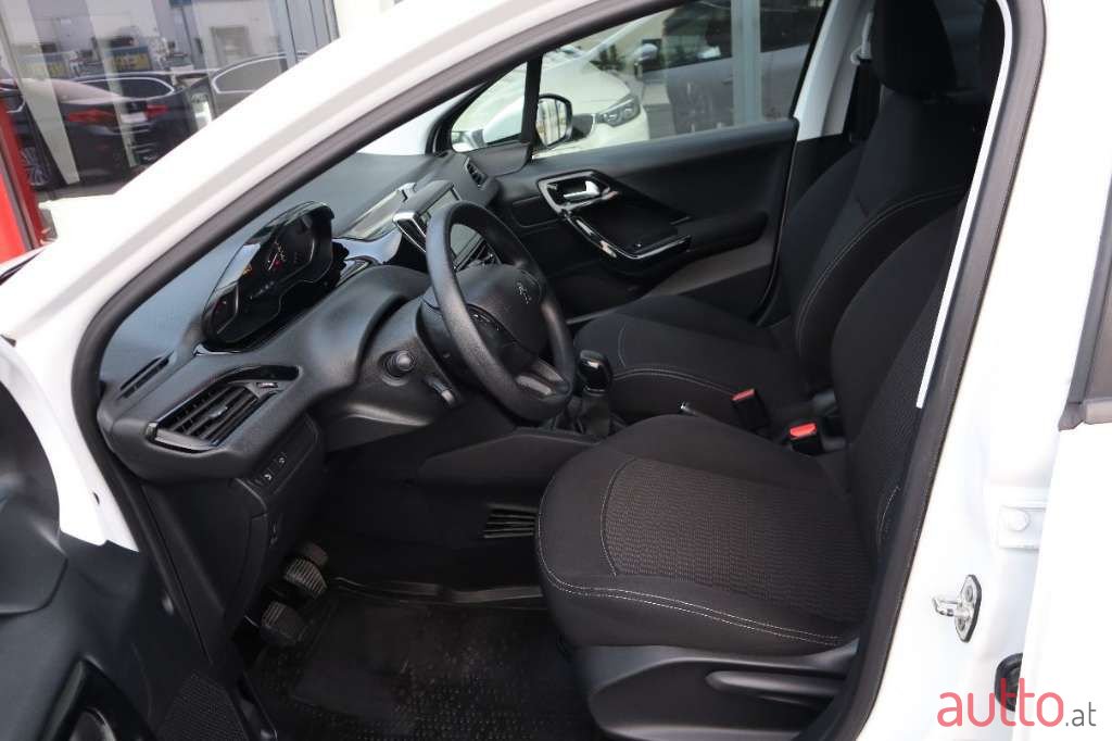 2018' Peugeot 208 photo #6