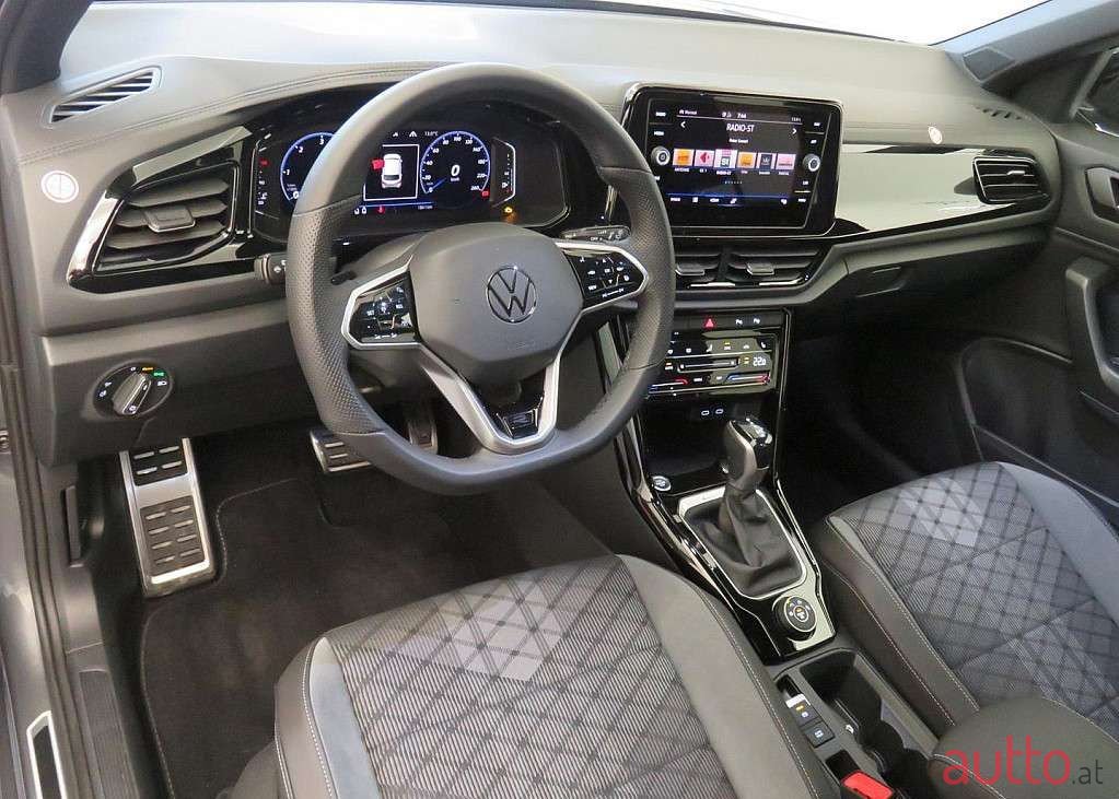 2023' Volkswagen T-Roc photo #6