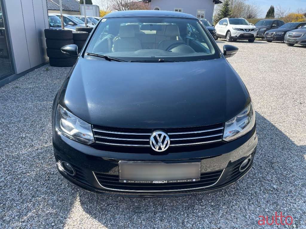 2011' Volkswagen Eos photo #2