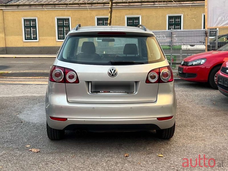 2010' Volkswagen Golf photo #6