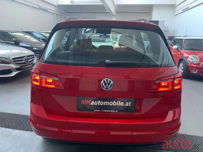 2016' Volkswagen Golf photo #6