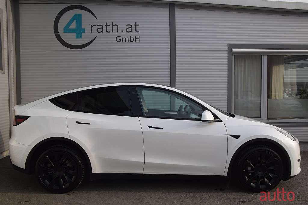 2022' Tesla Model Y photo #5