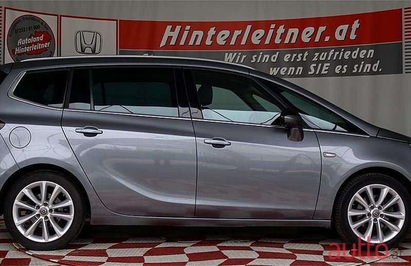 2017' Opel Zafira photo #6