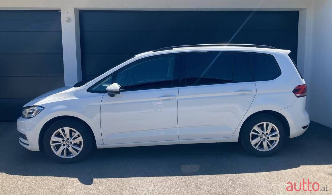 2019' Volkswagen Touran photo #4