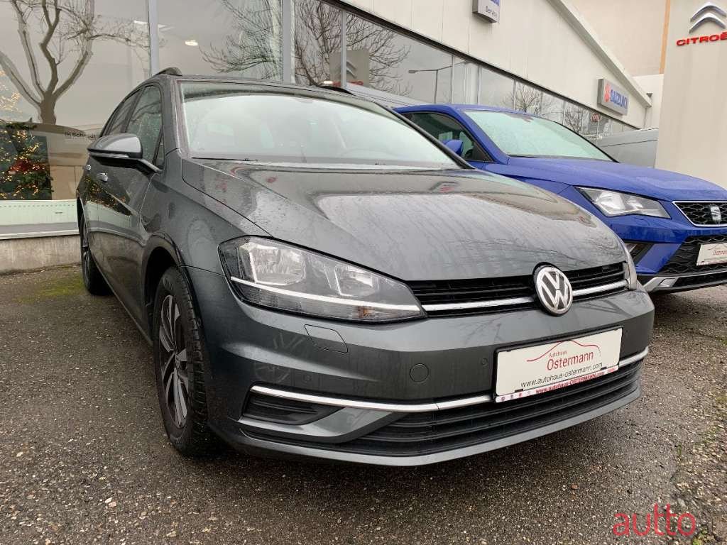 2020' Volkswagen Golf photo #3