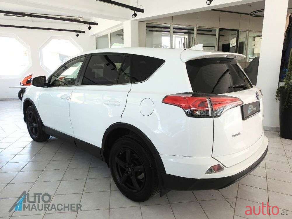 2016' Toyota RAV4 photo #5
