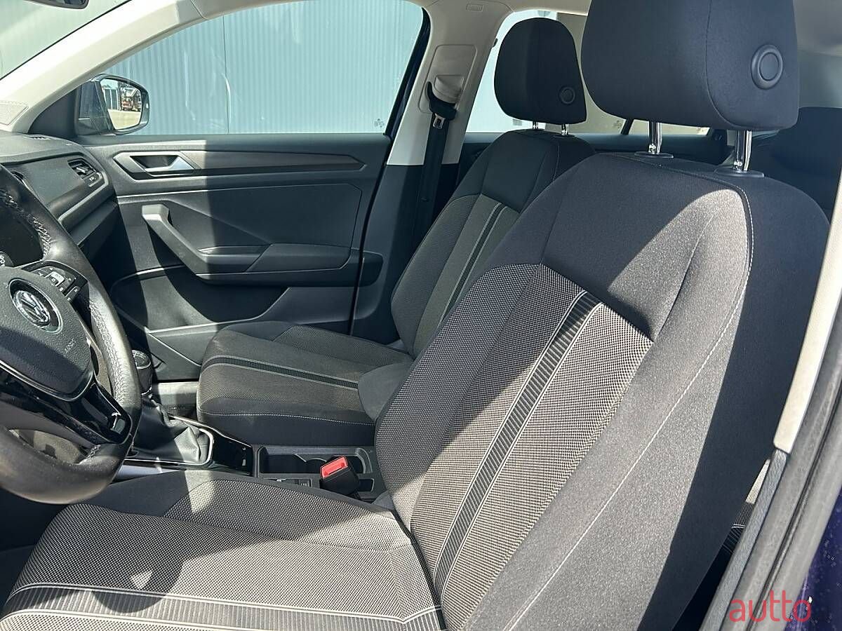 2019' Volkswagen T-Roc photo #6