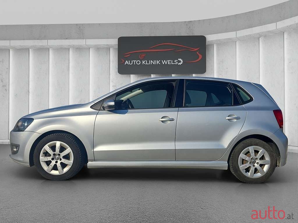 2011' Volkswagen Polo photo #2
