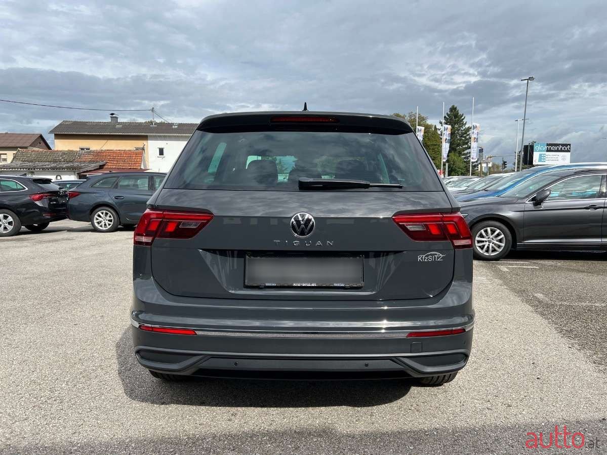2021' Volkswagen Tiguan photo #4
