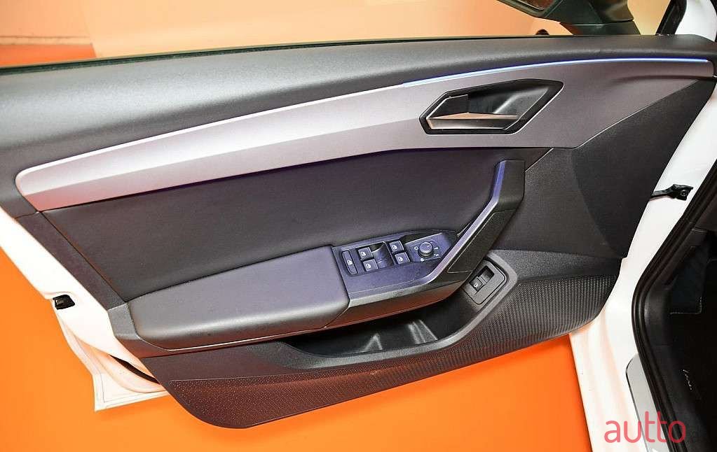 2021' SEAT Leon photo #5
