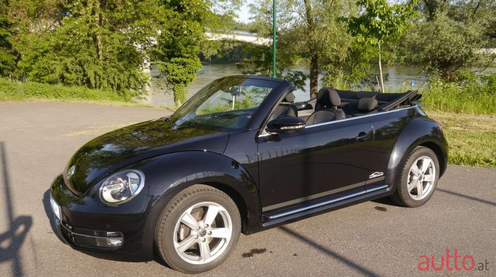 2015' Volkswagen Beetle photo #4